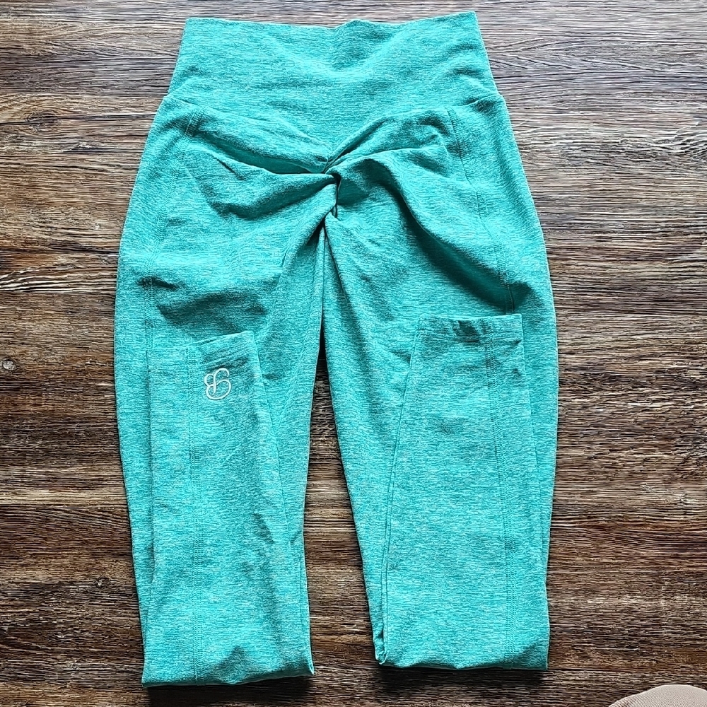 Bombshell Sportswear Mint Brazilian Contour Seamless Leggings & Bra Set - Picture 3 of 4